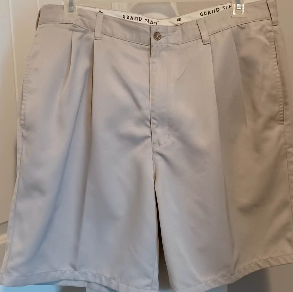 Grand Slam Tan Pleated Front  Golf Shorts Sz 38